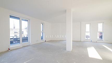 Апартамент за продажба с три спални завършен до ключ в кв. Изток