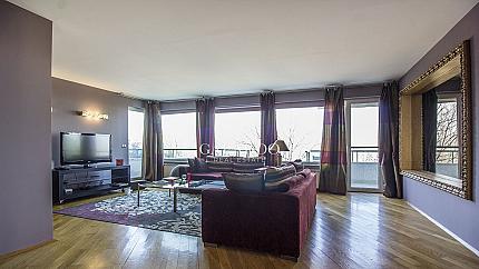 Designer two-bedroom apartment with unique panorama at the entrance of South Park, Lozenets
