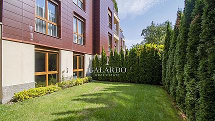 Lovely two bedroom apartment with private garden in a gated complex