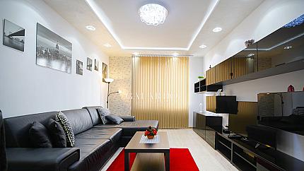 Луксозен и просторен двустаен апартамент на метри от метростанция Сердика.