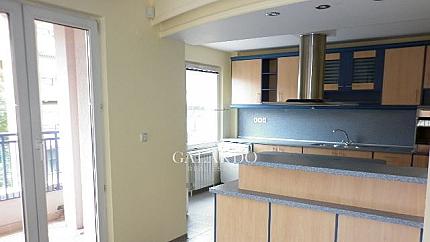 Unfurnished three bedroom apartment near South Park