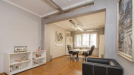 Two-bedroom apartment for sell in an ideal center