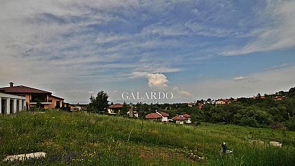 Прекрасна къща в малък комплекс в гр.Банкя