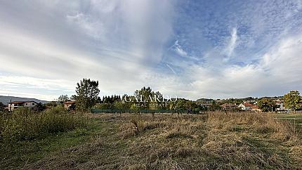 Flat plot facing the street, with. Gorni Okol, Commune. Samokov