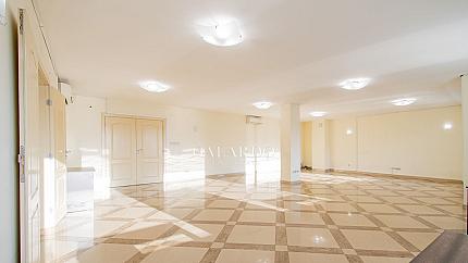 Spacious and bright office next to "Pirogov" UMBAL