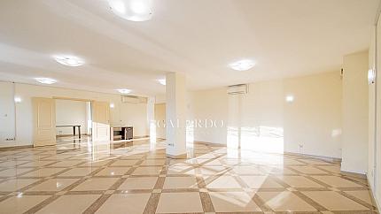 Spacious and bright office next to "Pirogov" UMBAL