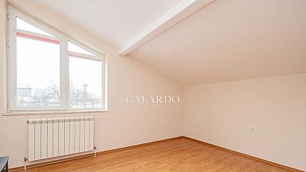 Renting a floor of a house, representing a 3-room apartment