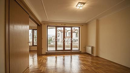 A spacious apartment with three bedrooms and a wonderful terrace in the Iztok district