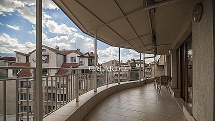 A spacious apartment with three bedrooms and a wonderful terrace in the Iztok district