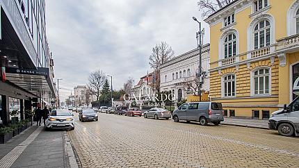 Unique property in a building on the yellow cobblestones