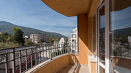 Two-bedroom apartment on Cherni Vrah Blvd.