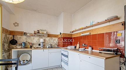 Three-room apartment in Nadezhda district