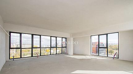 Panoramic apartment with terraces in a new building