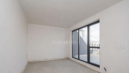 Panoramic apartment with terraces in a new building