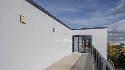 Panoramic apartment with terraces in a new building