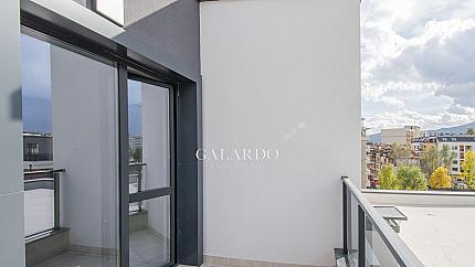 Panoramic apartment with terraces in a new building