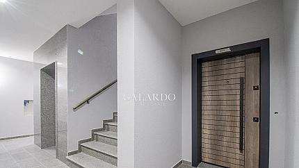 Panoramic apartment with terraces in a new building