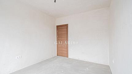 Sunny three-room apartment on "Zaychar" street