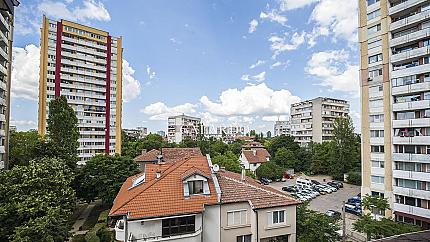 A spacious apartment with three bedrooms and a wonderful terrace in the Iztok district