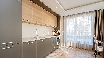 Modern three-bedroom apartment in a building with a doorman, Lozenets district