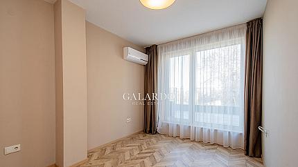 Modern three-bedroom apartment in a building with a doorman, Lozenets district