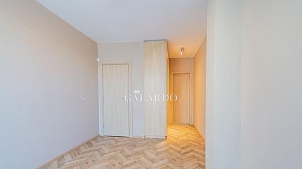 Modern three-bedroom apartment in a building with a doorman, Lozenets district