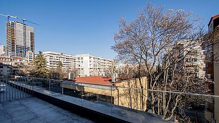 Modern three-bedroom apartment in a building with a doorman, Lozenets district