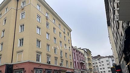 Bright apartment next to the kindergarten of the National Theater, Center
