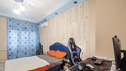 Three-room apartment on "Neofit Rilski" street