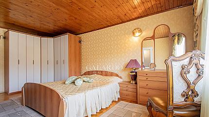 A spacious single-family house with a pool in the town of Bankya