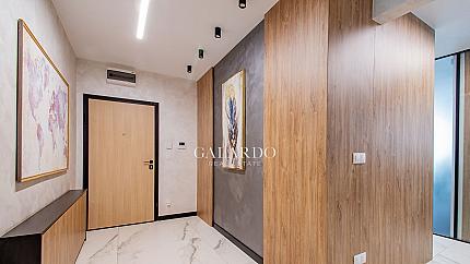 Luxuriously furnished office just meters from Paradise MALL