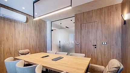 Luxuriously furnished office just meters from Paradise MALL