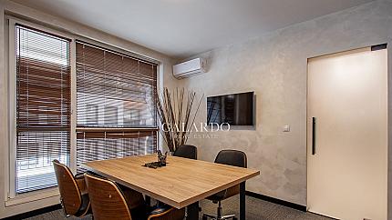 Luxuriously furnished office just meters from Paradise MALL