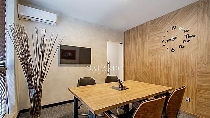 Luxuriously furnished office just meters from Paradise MALL