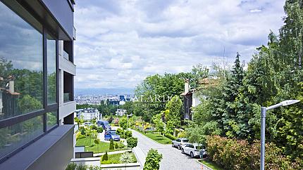 Четиристаен апартамент в луксозен затворен комплекс