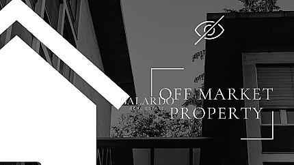 Unique property in a building on the yellow cobblestones