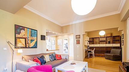 Two-bedroom apartment close to "Oborishte" street