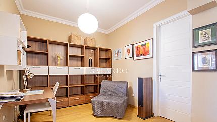 Two-bedroom apartment close to "Oborishte" street