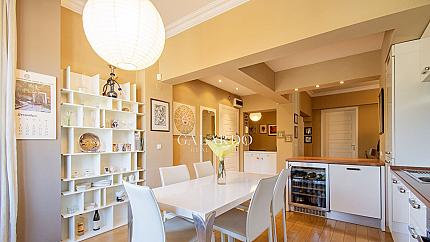 Two-bedroom apartment close to "Oborishte" street