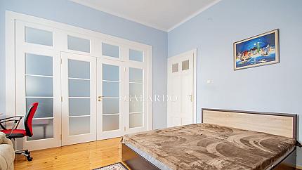 Two-bedroom flat near Slaveykov Square