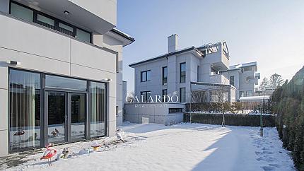 Functional single-family house with a yard in a gated complex in Kv. Dragalevtsi
