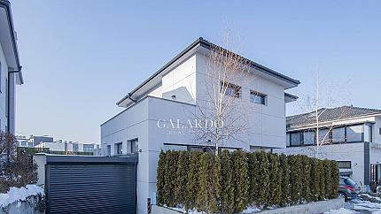Functional single-family house with a yard in a gated complex in Kv. Dragalevtsi