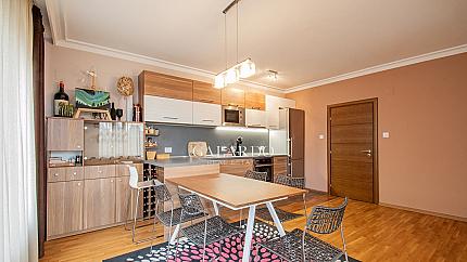 Cozy three-room apartment in the district "Iztok"