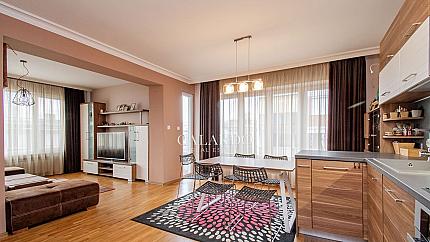 Cozy three-room apartment in the district "Iztok"