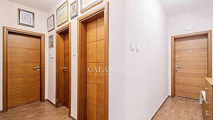 Cozy three-room apartment in the district "Iztok"