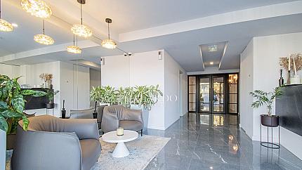 Modern two-bedroom apartment furnished "turnkey" in a luxurious gated complex
