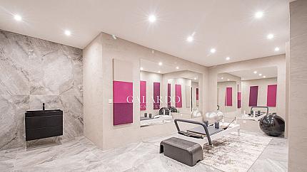 Modern two-bedroom apartment furnished "turnkey" in a luxurious gated complex