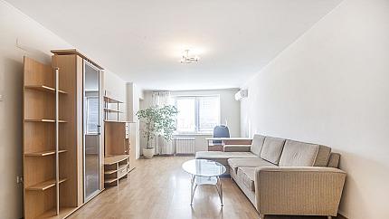 Lovely one bedroom apartment near James Boucher Subway Station