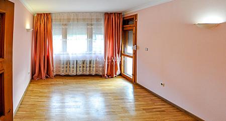 Апартамент с три спални до парка Гео Милев