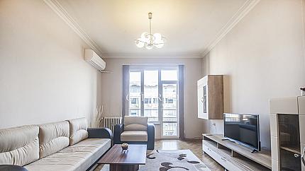 Spacious one-bedroom apartment meters from the National Theater